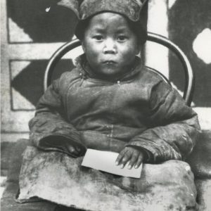 Seine Heiligkeit der Dalai Lama im Alter von drei Jahren