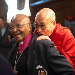Mit Erzbischof Desmond Tutu in Dharamsala 2015