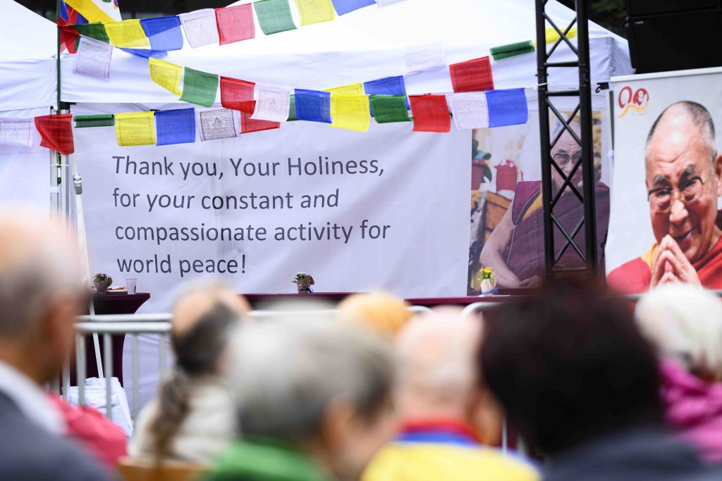 Tibet Fest | Tibet Haus, aufgenommen am Samstag (23.08.2025) auf dem Roßmarkt in Frankfurt am Main. Foto: Salome Roessler / lensandlight