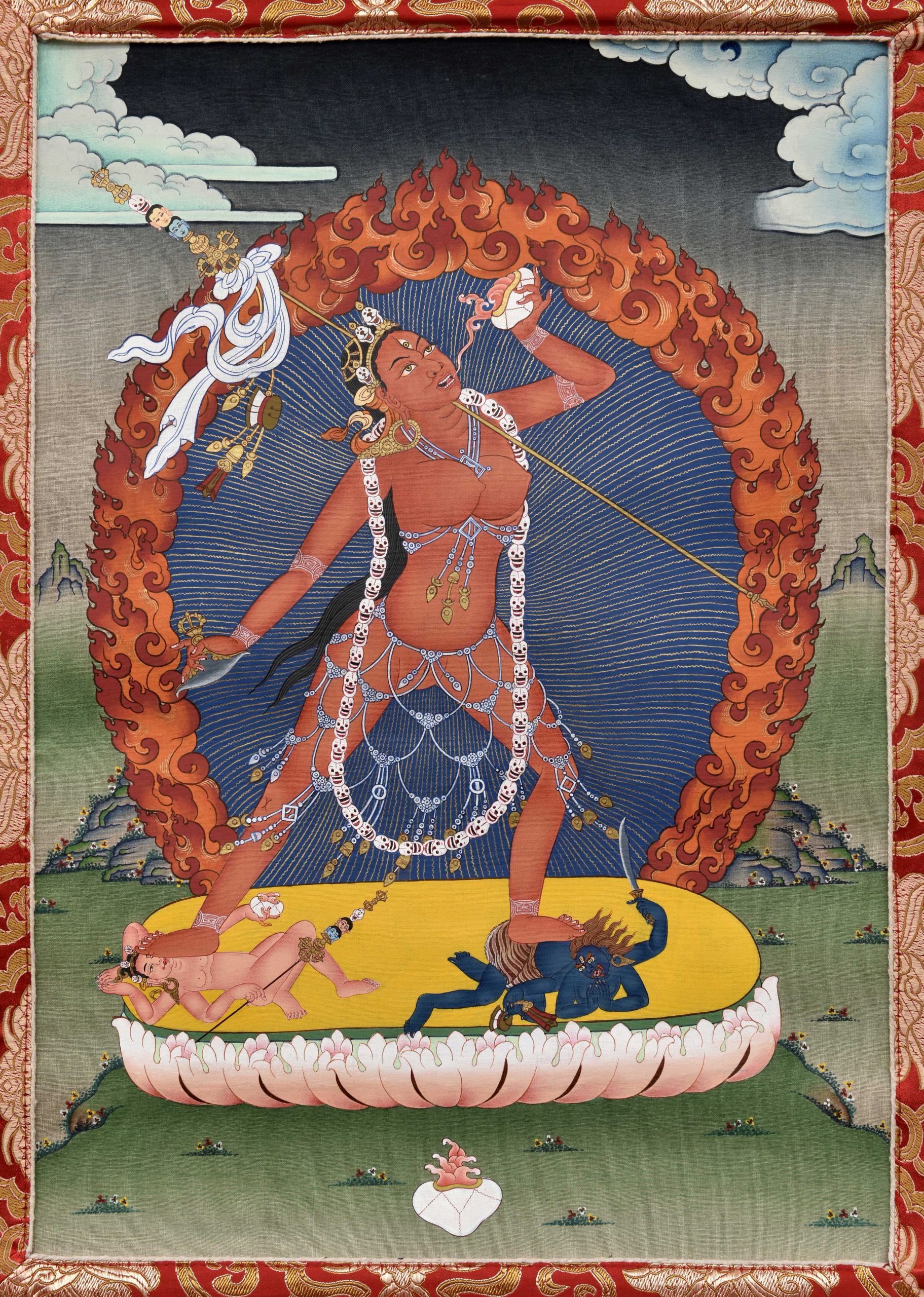 Thangka Vajrayogini, Bild 47 x 33 cm, eingenäht in Brokat