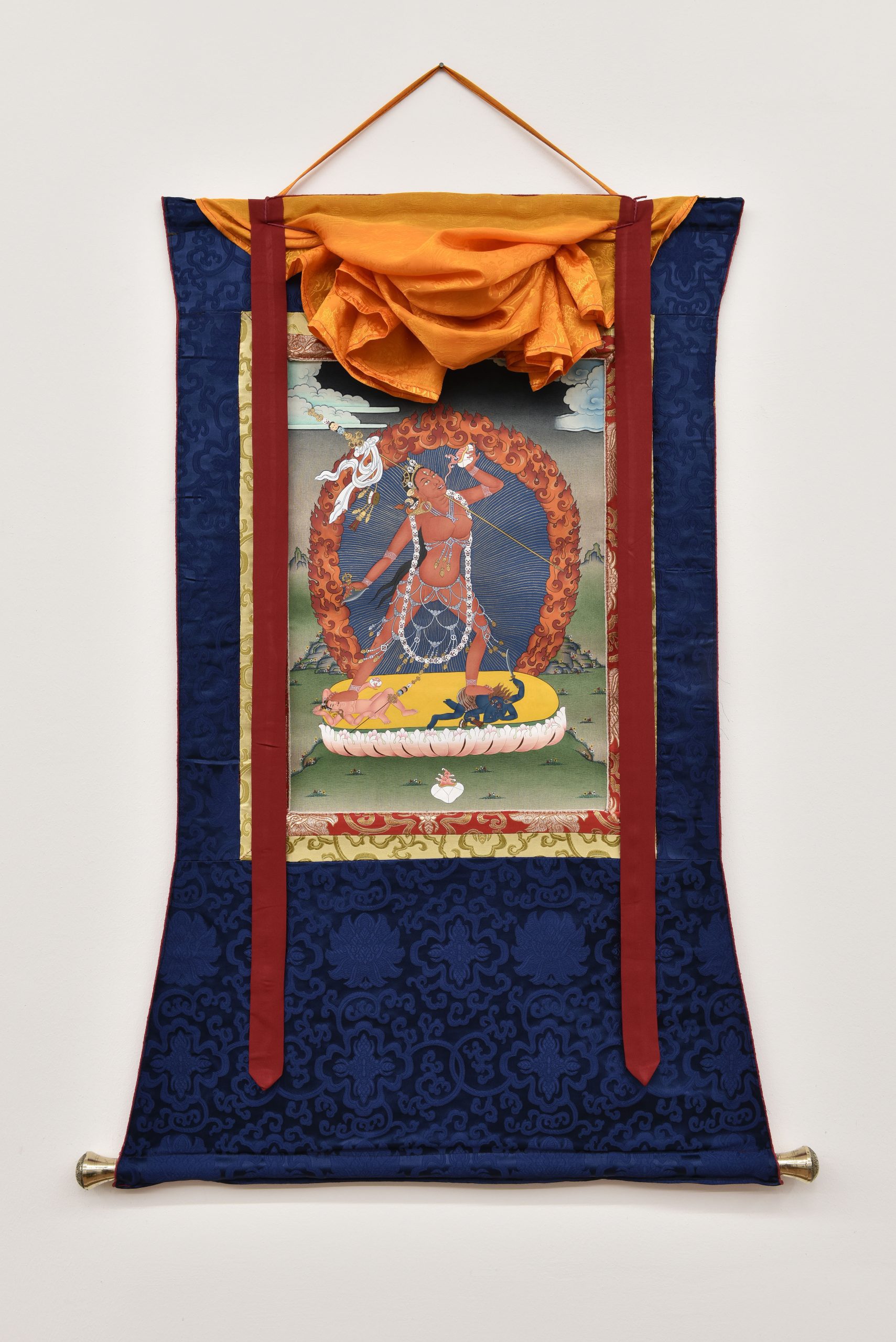 Thangka Vajrayogini, Bild 47 x 33 cm, eingenäht in Brokat - Image 2